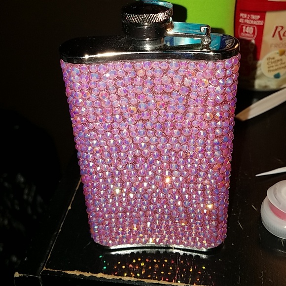 a super cute glittery flask - Picture 2 of 2
